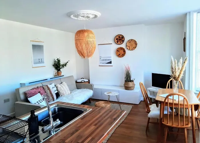 Seagrass Studios - 88 North Marine Road